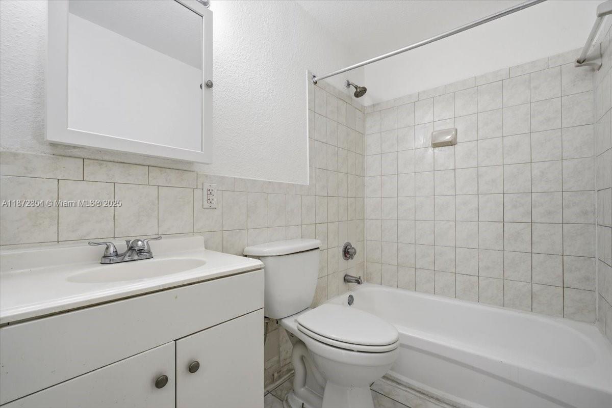 163 NE 76th St # 163