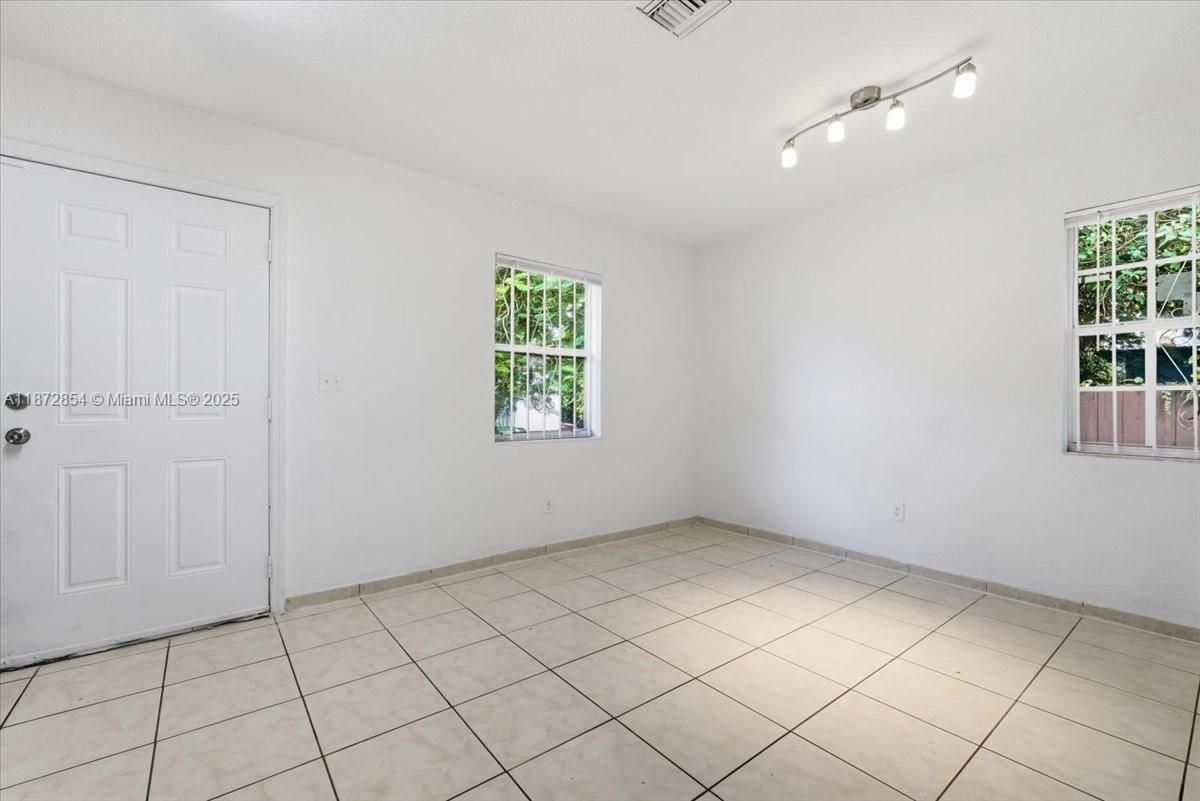 163 NE 76th St # 163