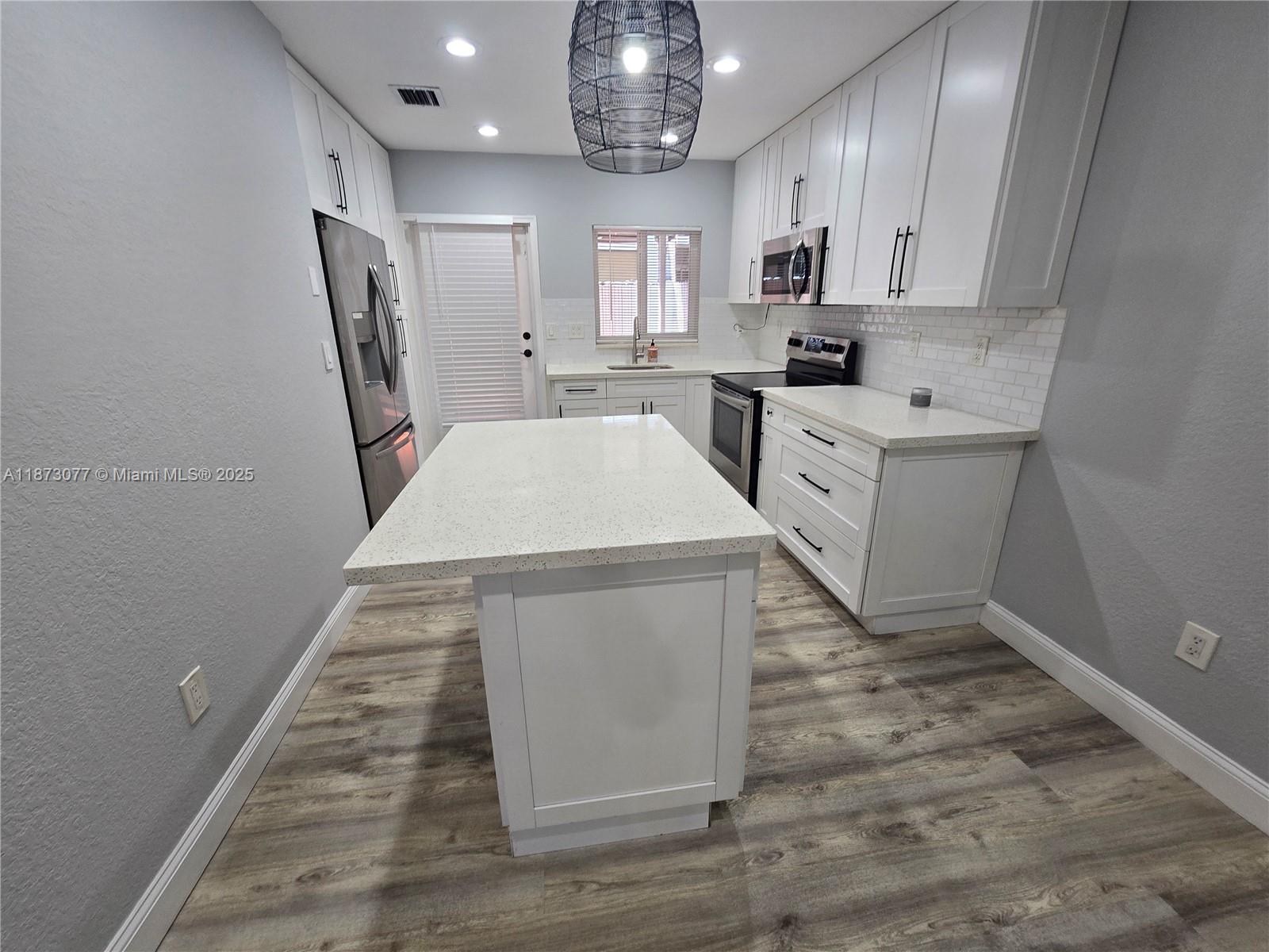 2850 W 80th St # 4 Unit: 110-4