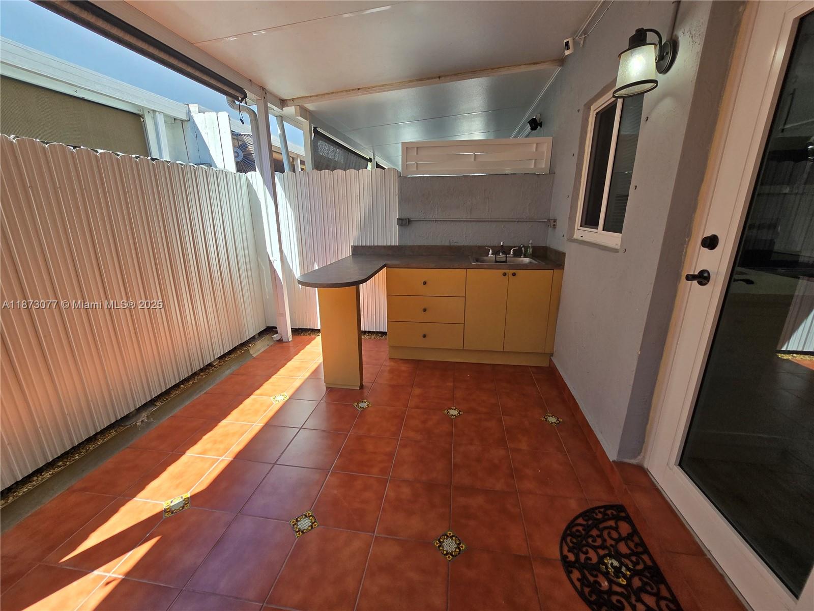 2850 W 80th St # 4 Unit: 110-4