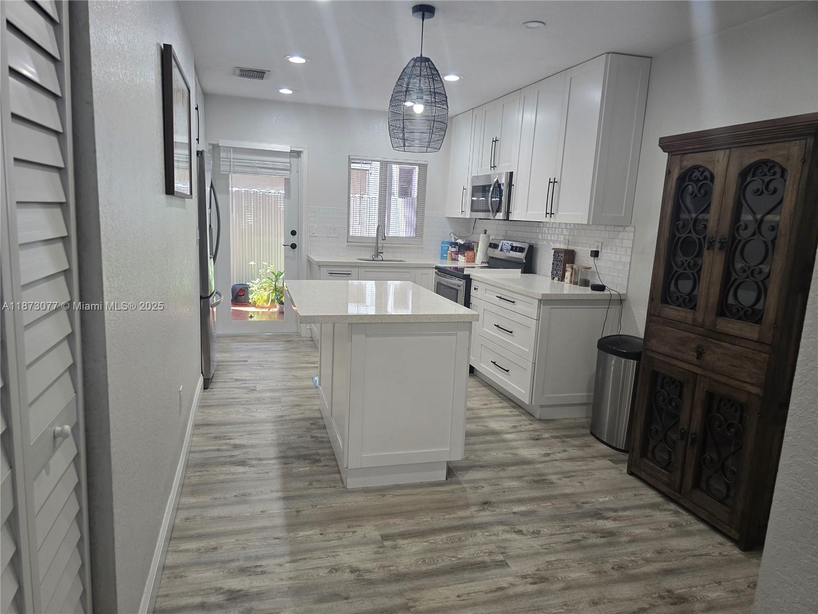 2850 W 80th St # 4 Unit: 110-4