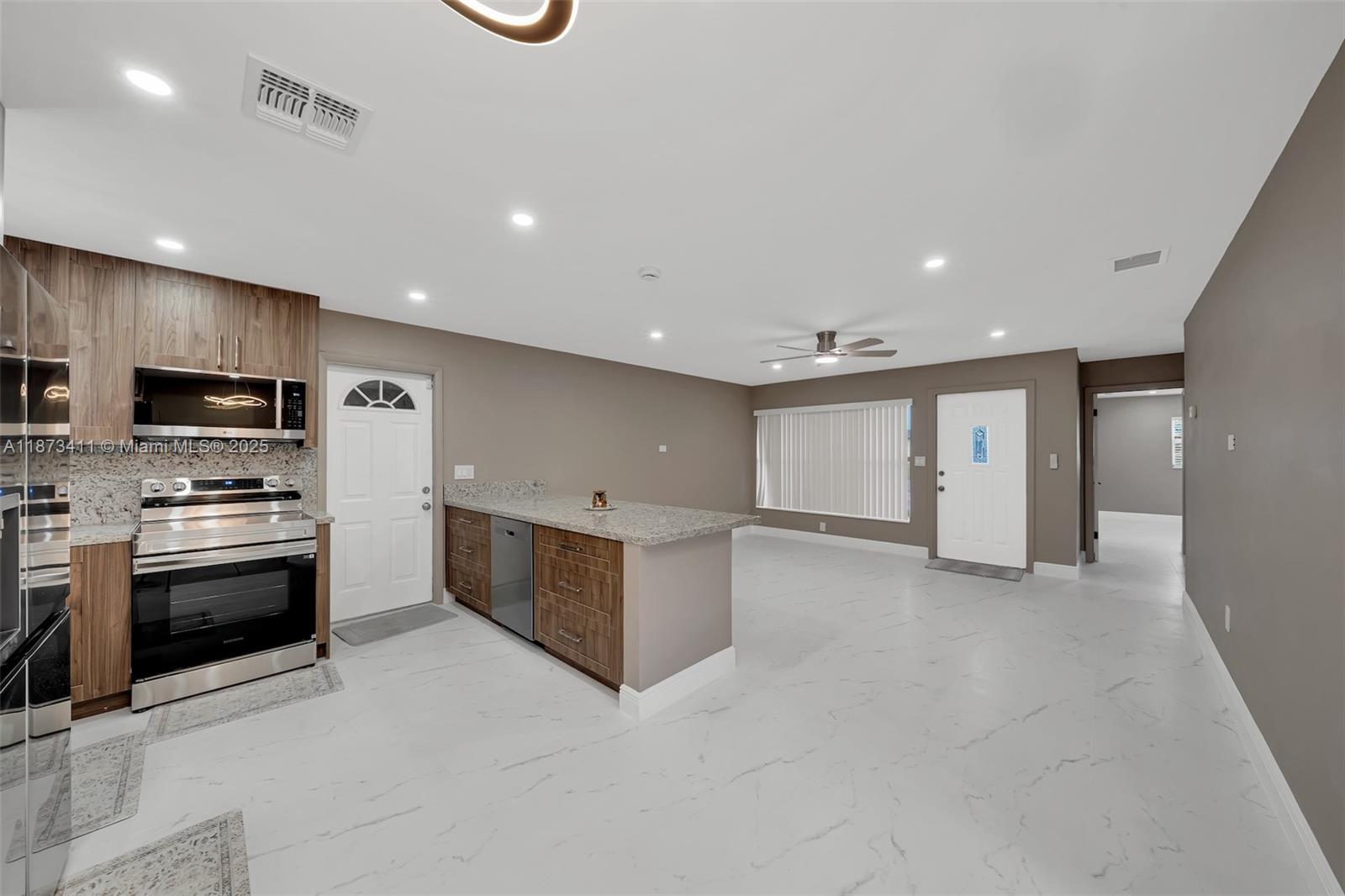 7762 Plantation Blvd