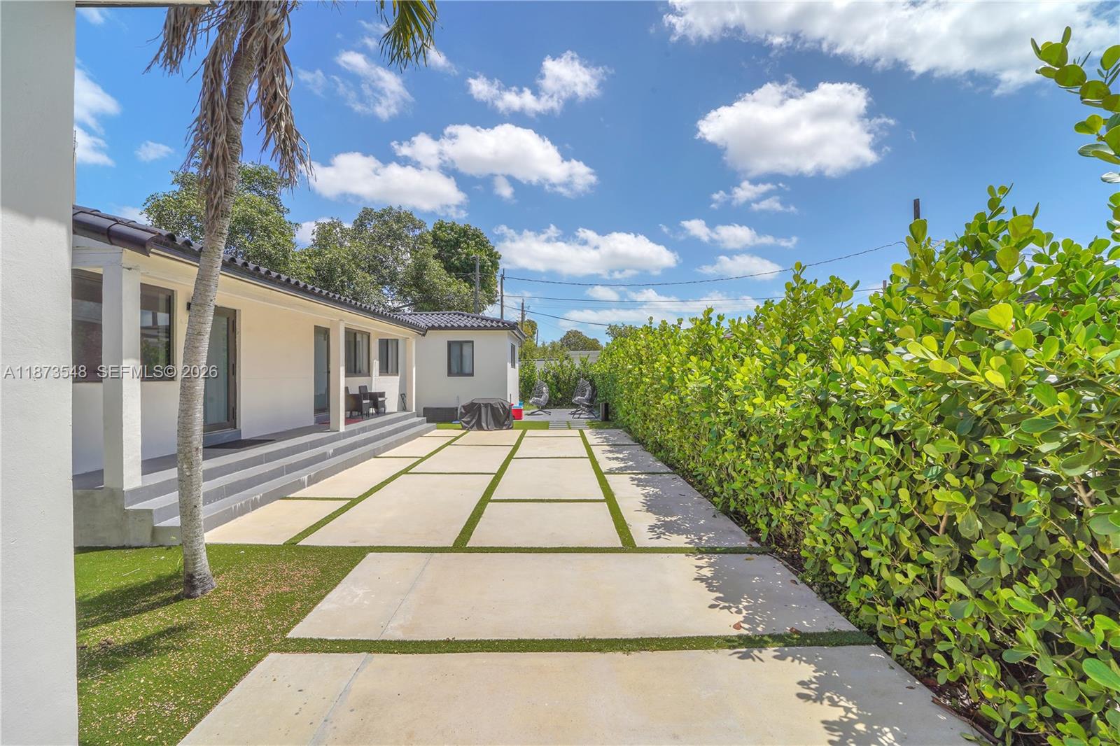 621 SW 33RD AVENUE