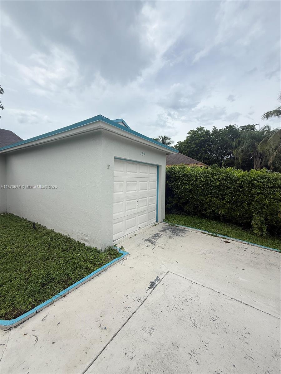 769 SW 8th Ter