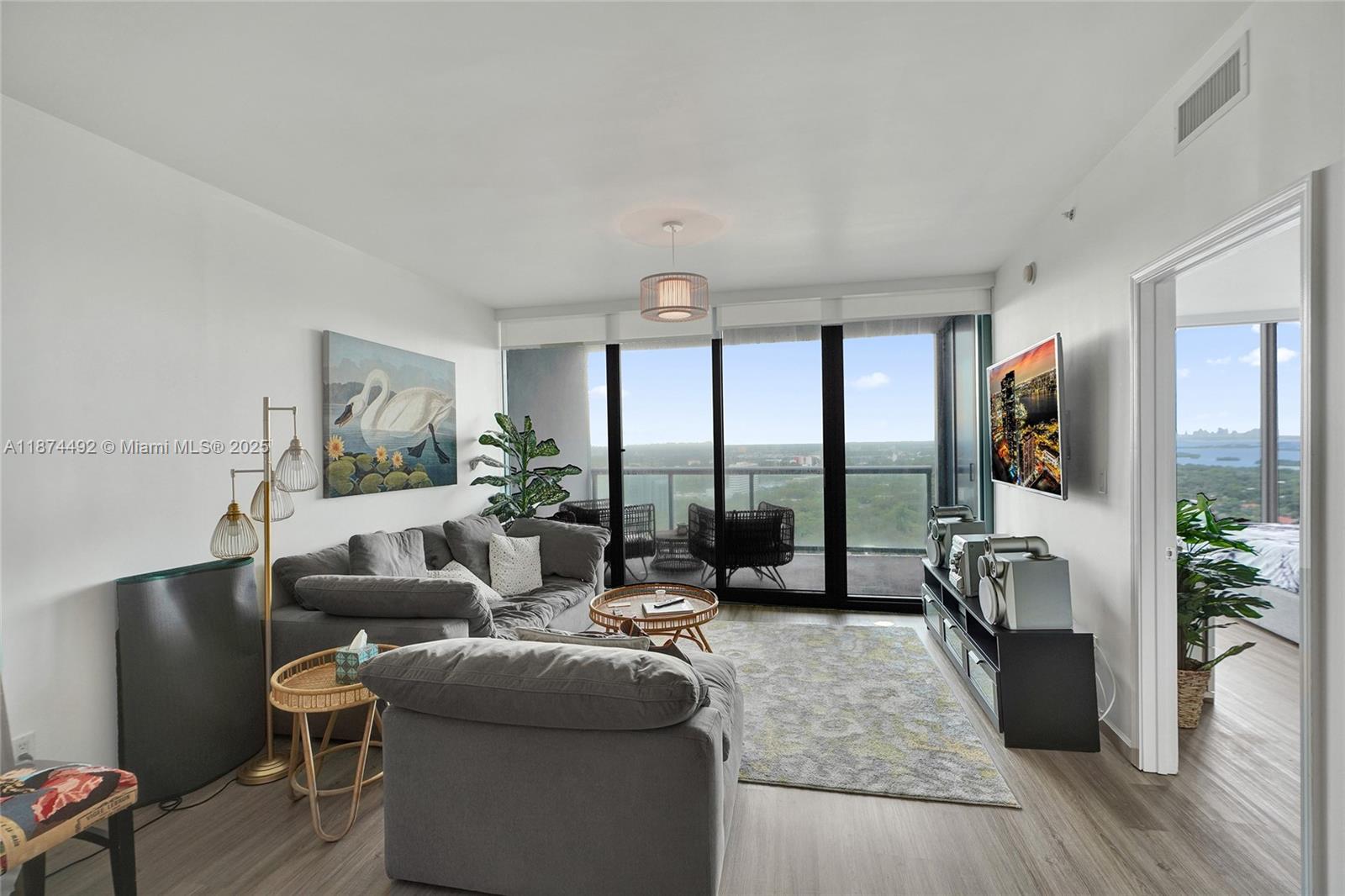 601 NE 36th St # 2703