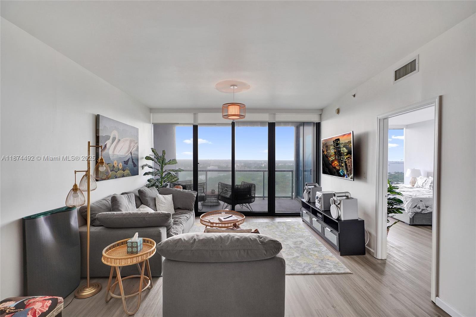 601 NE 36th St # 2703