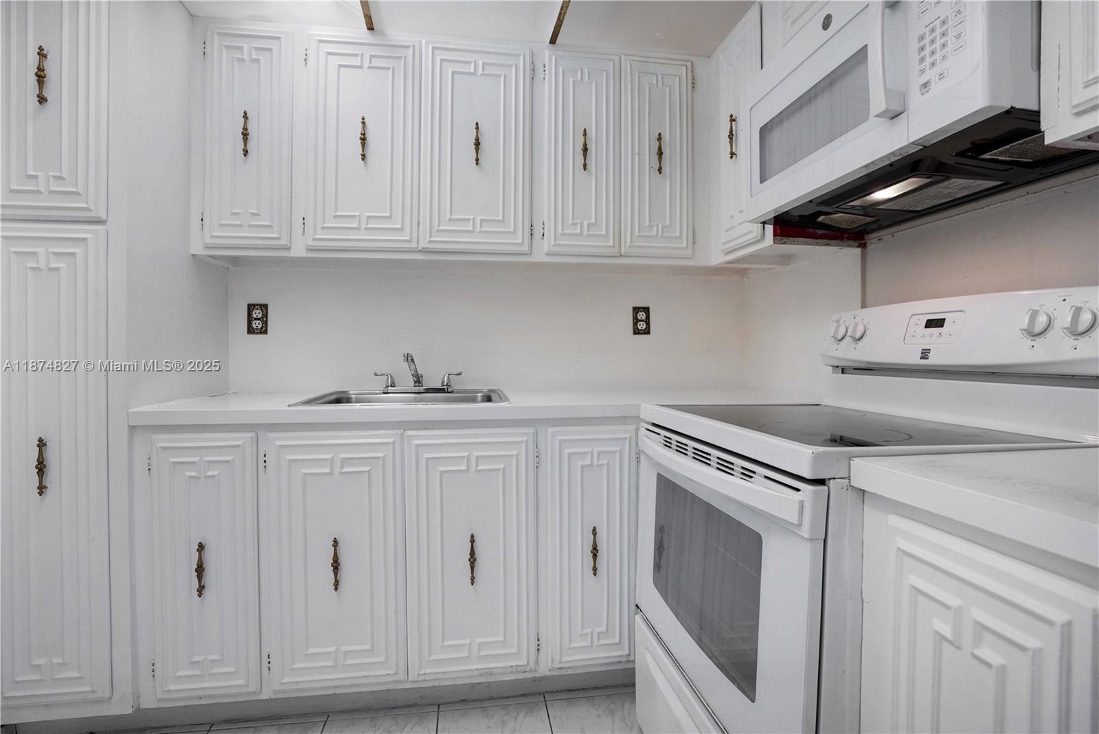 7925 Carlyle Ave # 202