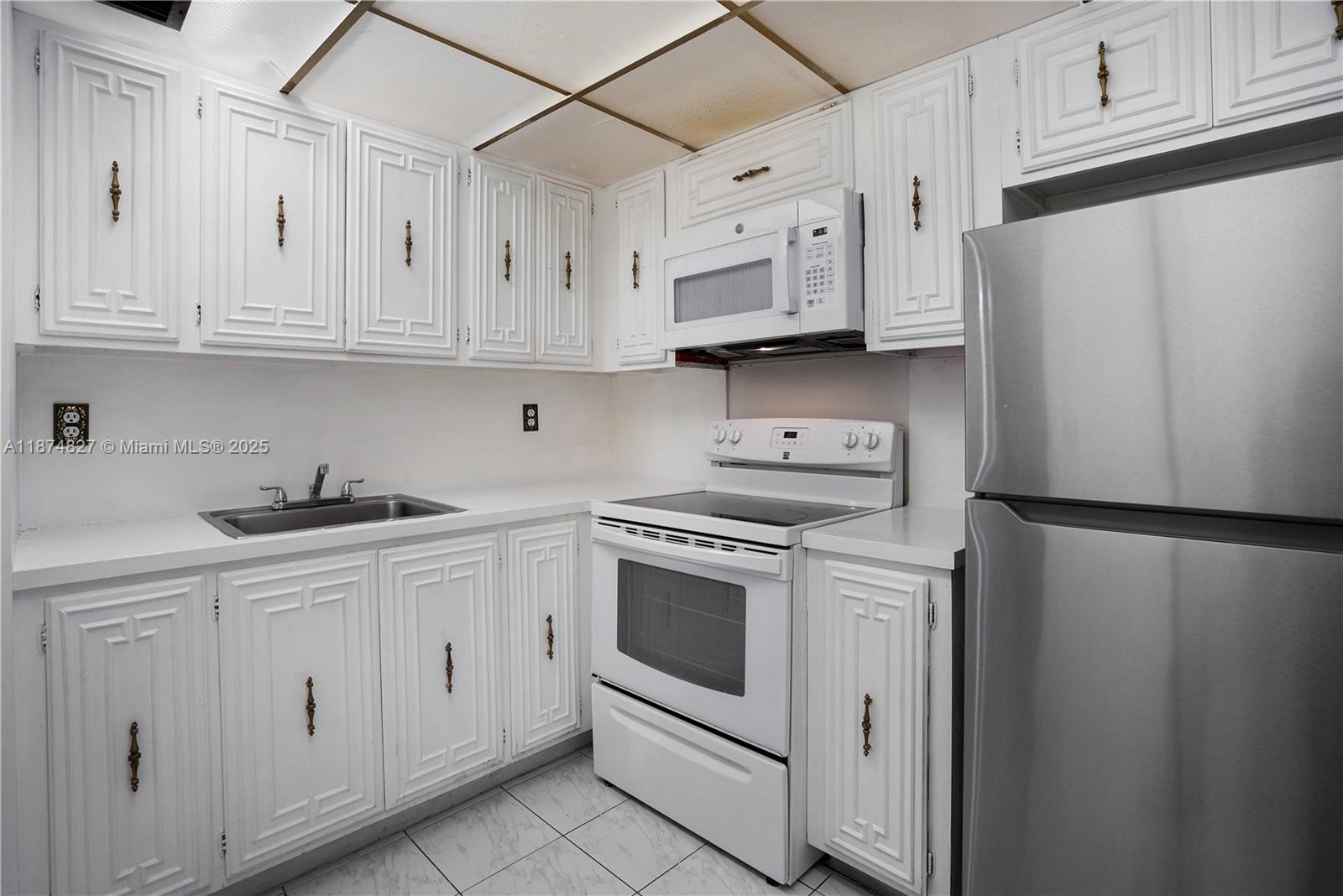 7925 Carlyle Ave # 202