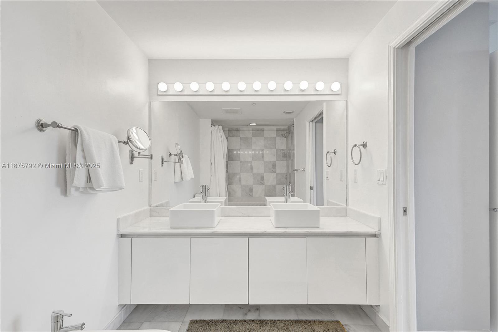 601 NE 36th St # 2703