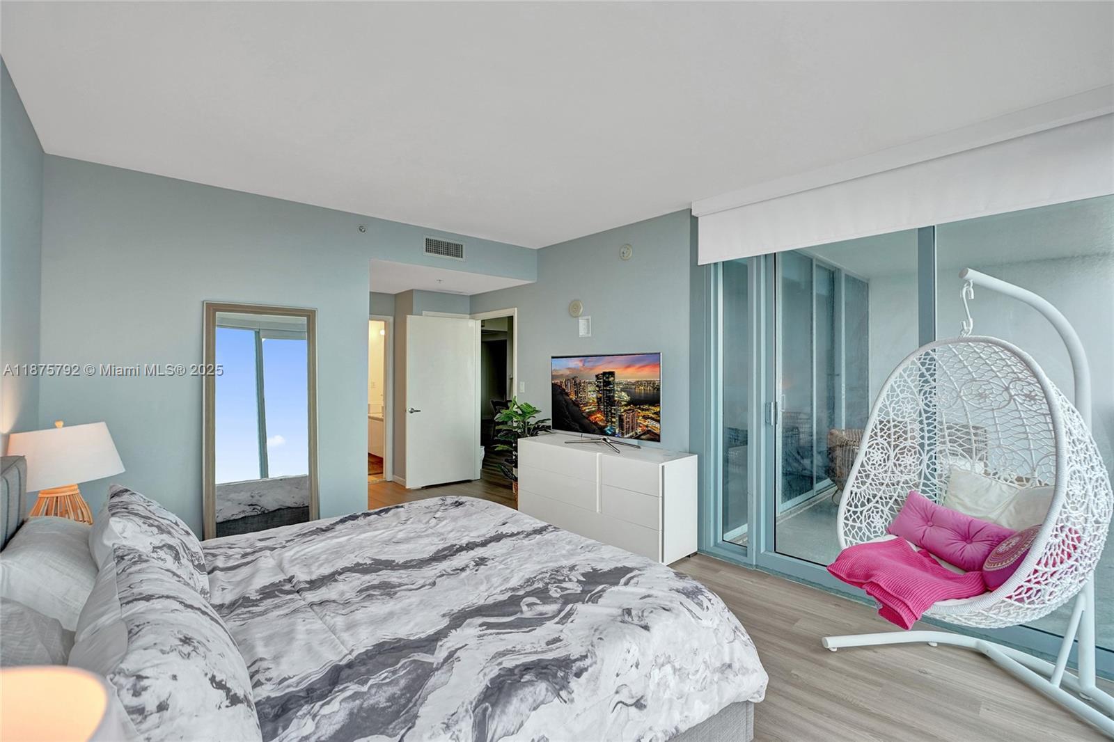 601 NE 36th St # 2703