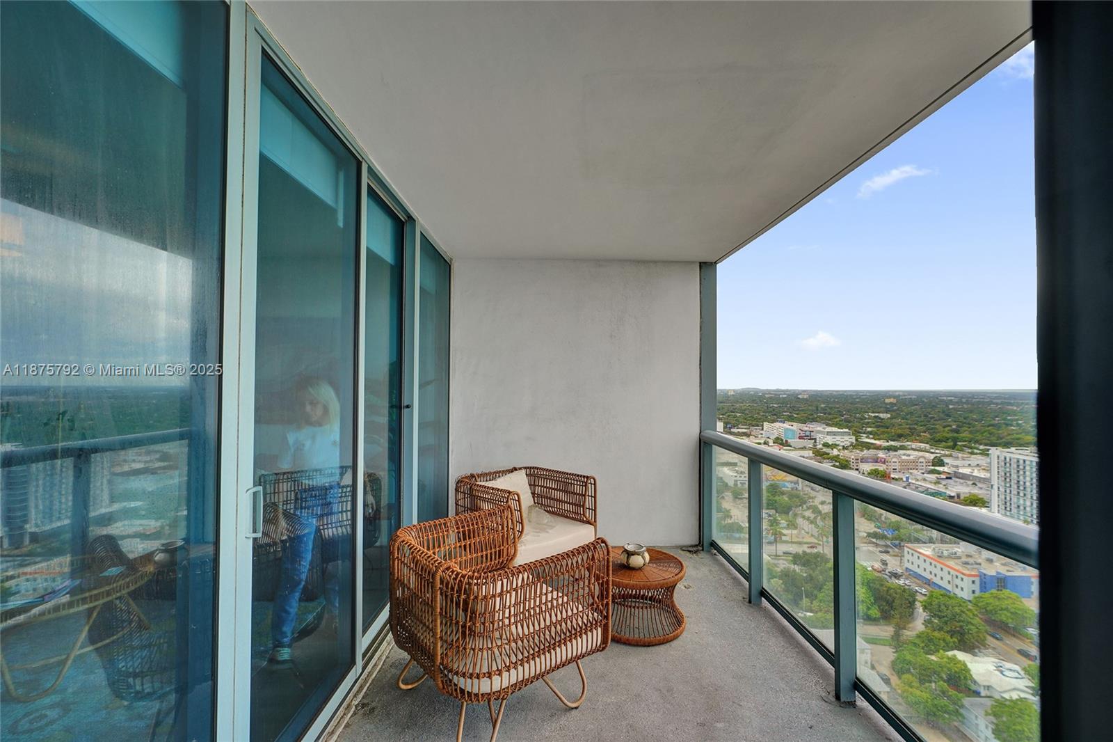 601 NE 36th St # 2703