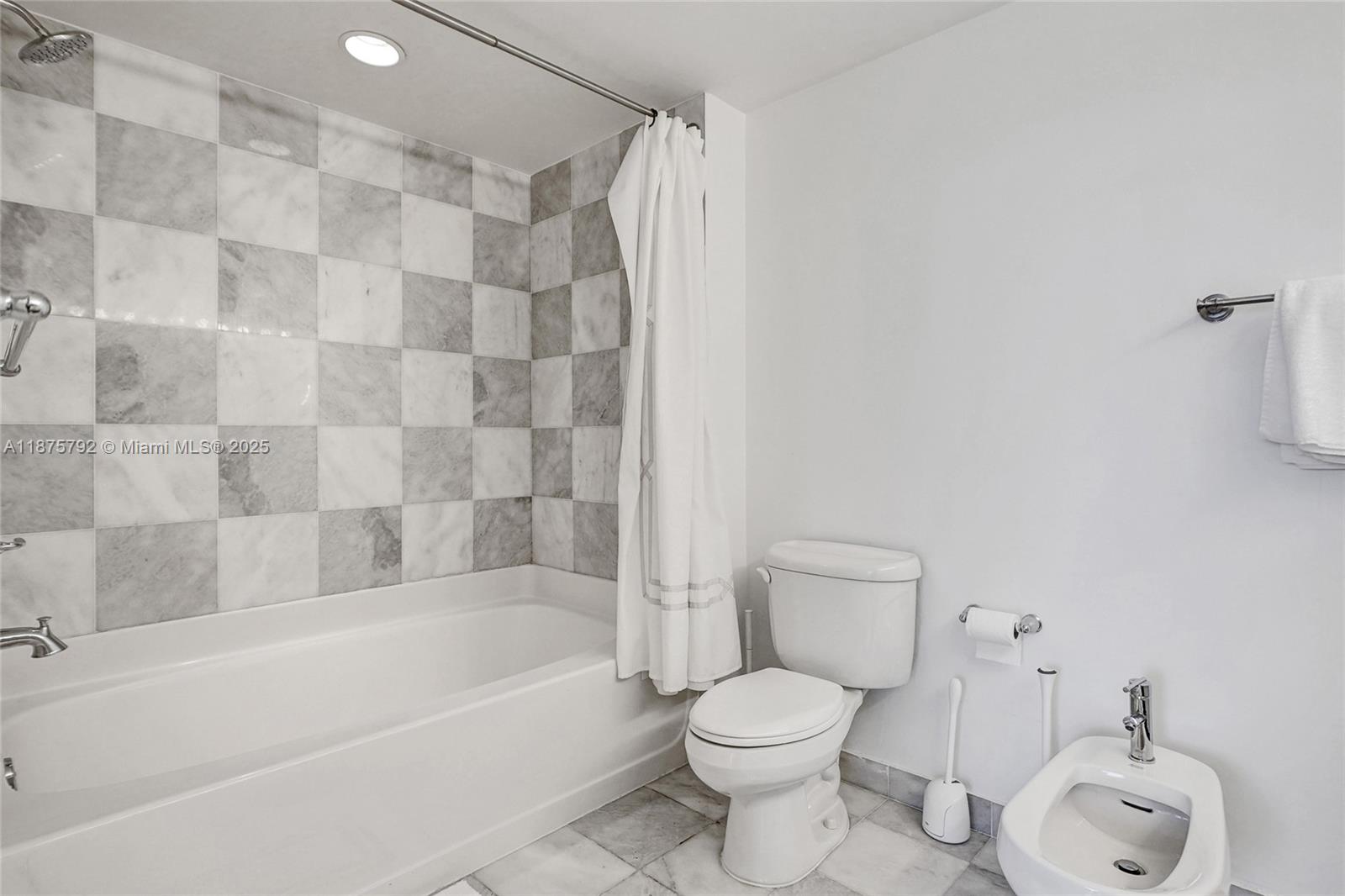 601 NE 36th St # 2703