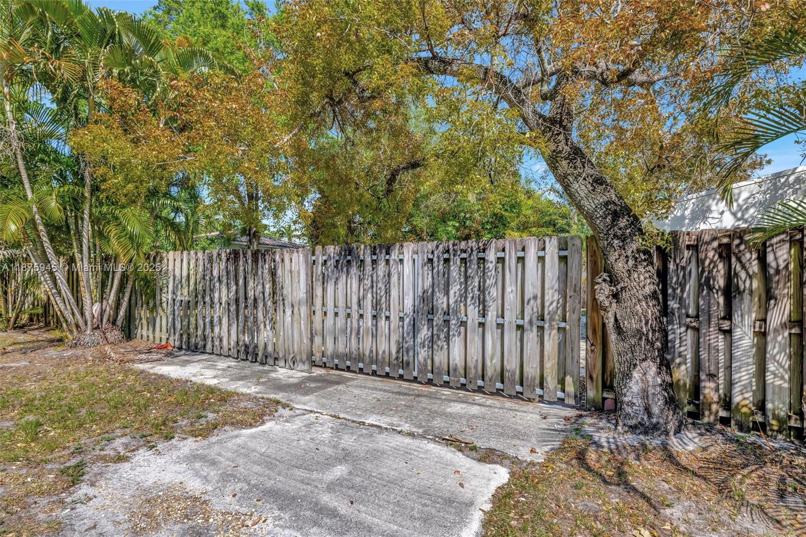 843 SW 20th St