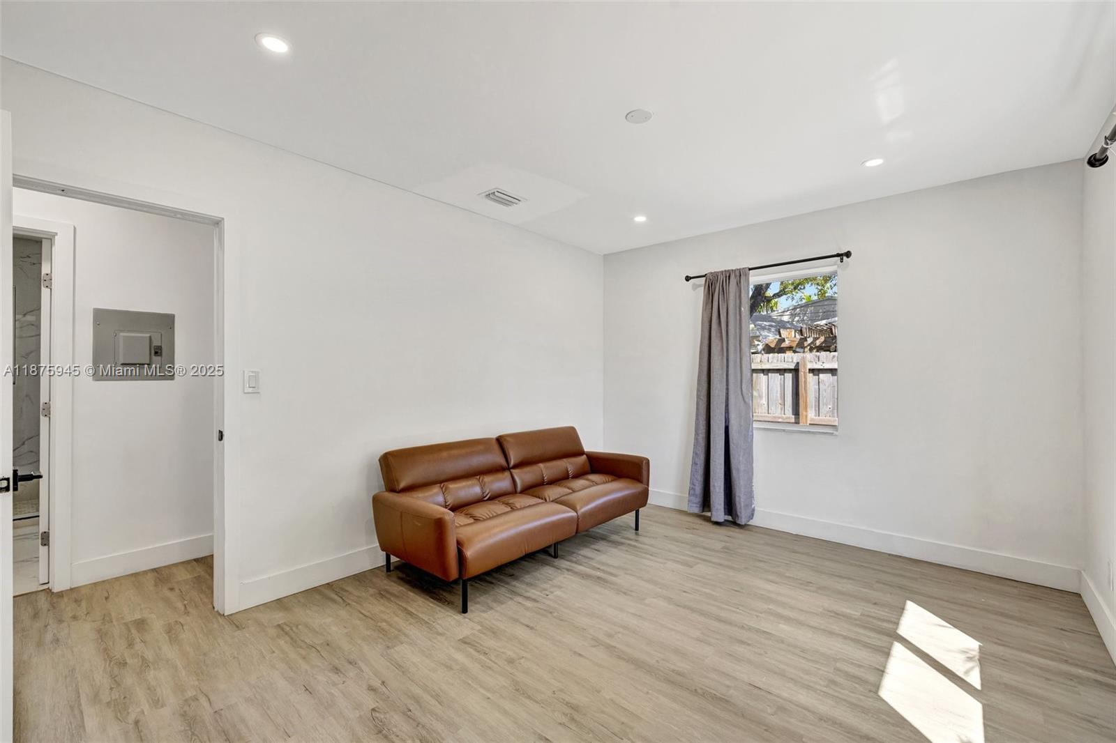 843 SW 20th St