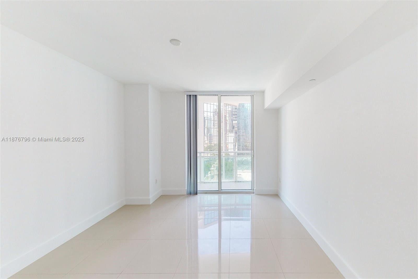 951 Brickell Ave # 810