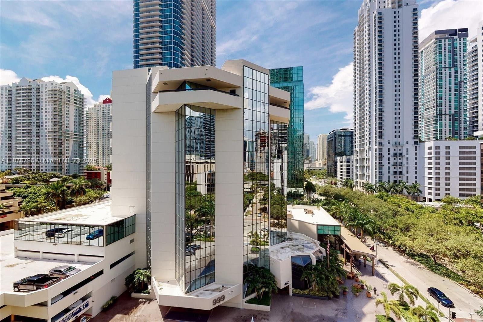 951 Brickell Ave # 810