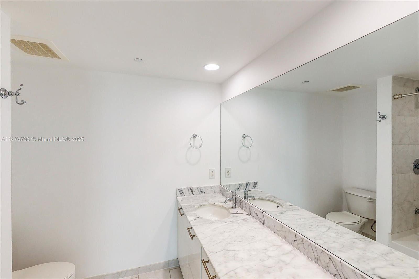 951 Brickell Ave # 810