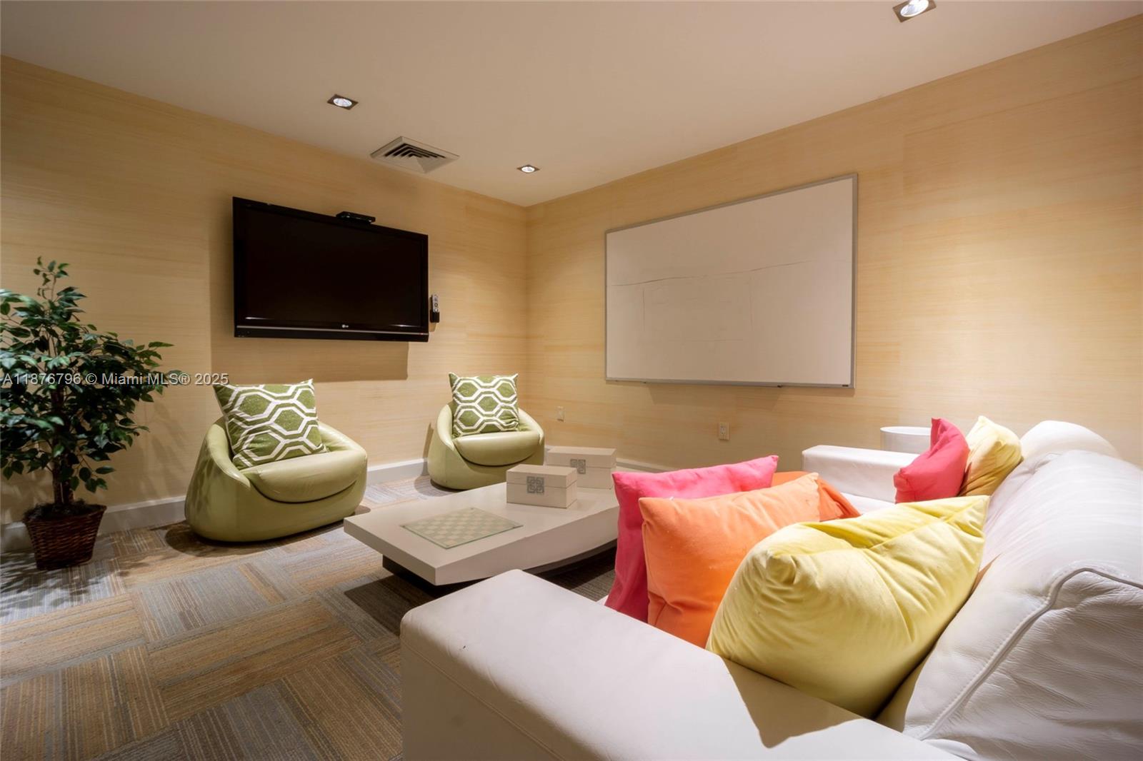 951 Brickell Ave # 810