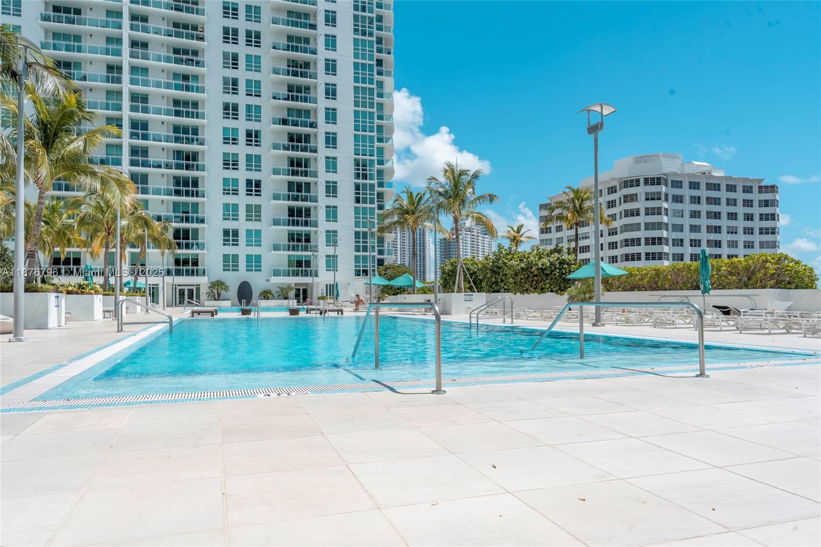 951 Brickell Ave # 810