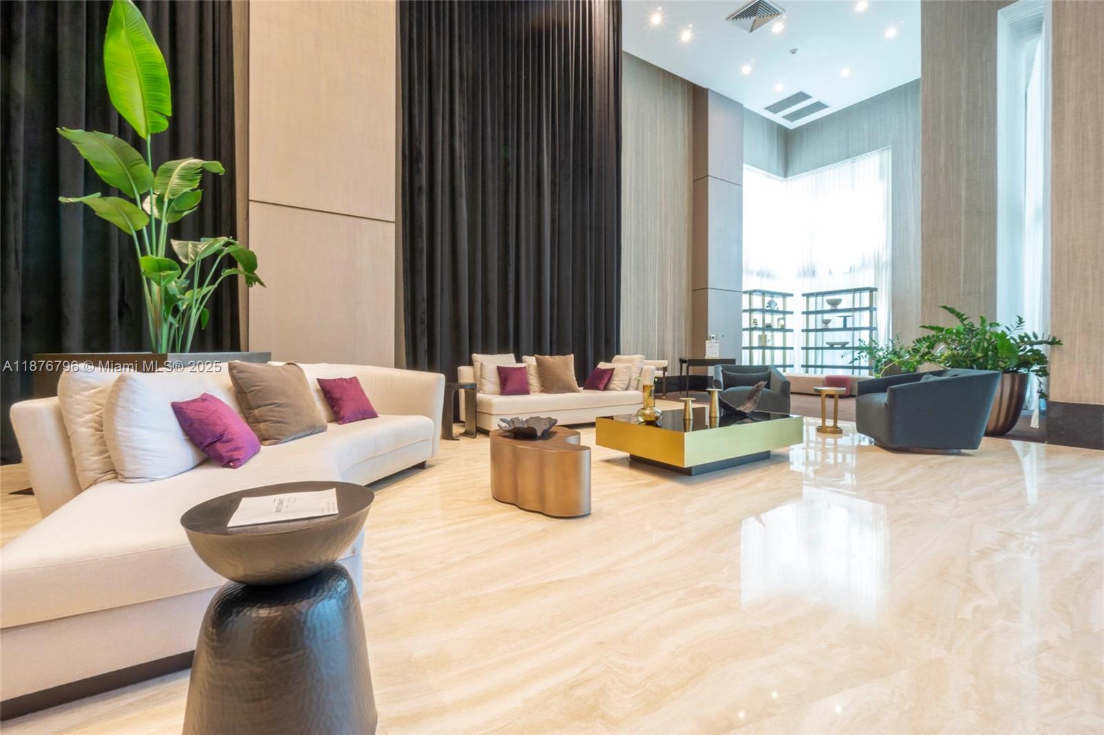 951 Brickell Ave # 810