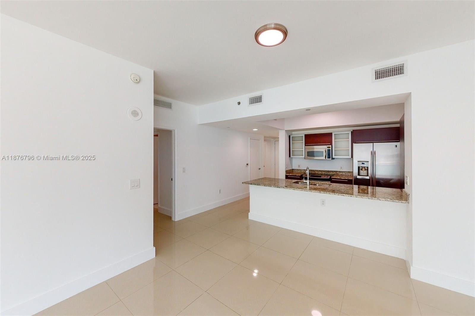 951 Brickell Ave # 810