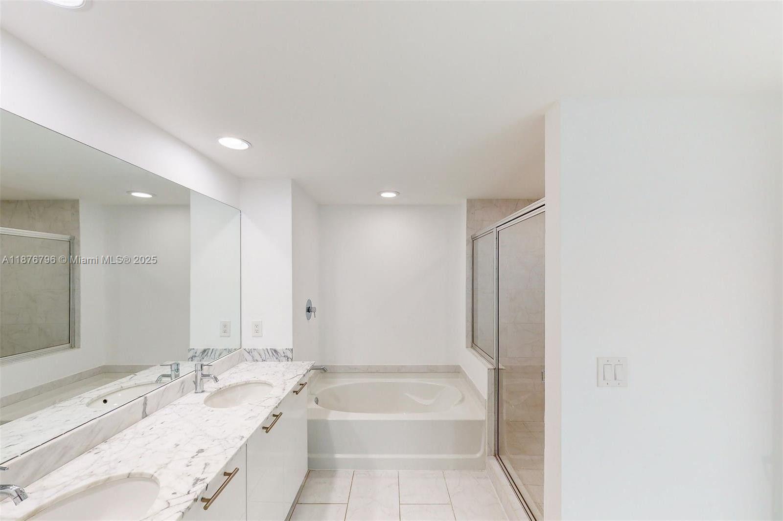 951 Brickell Ave # 810