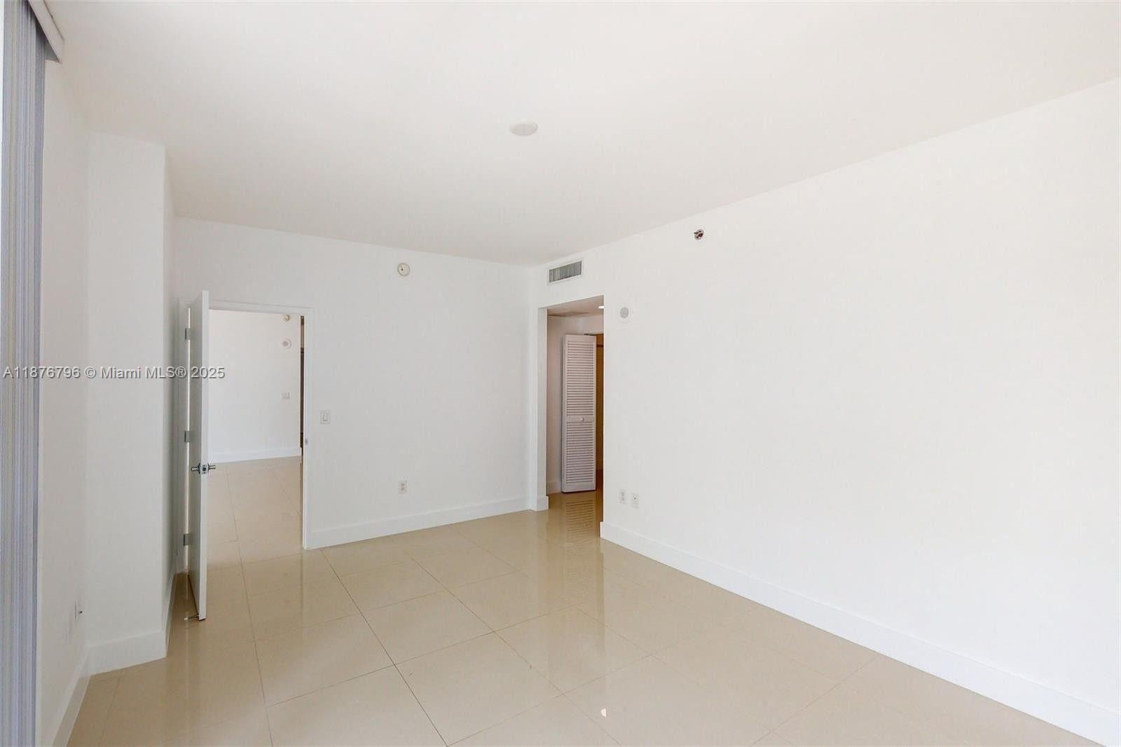 951 Brickell Ave # 810