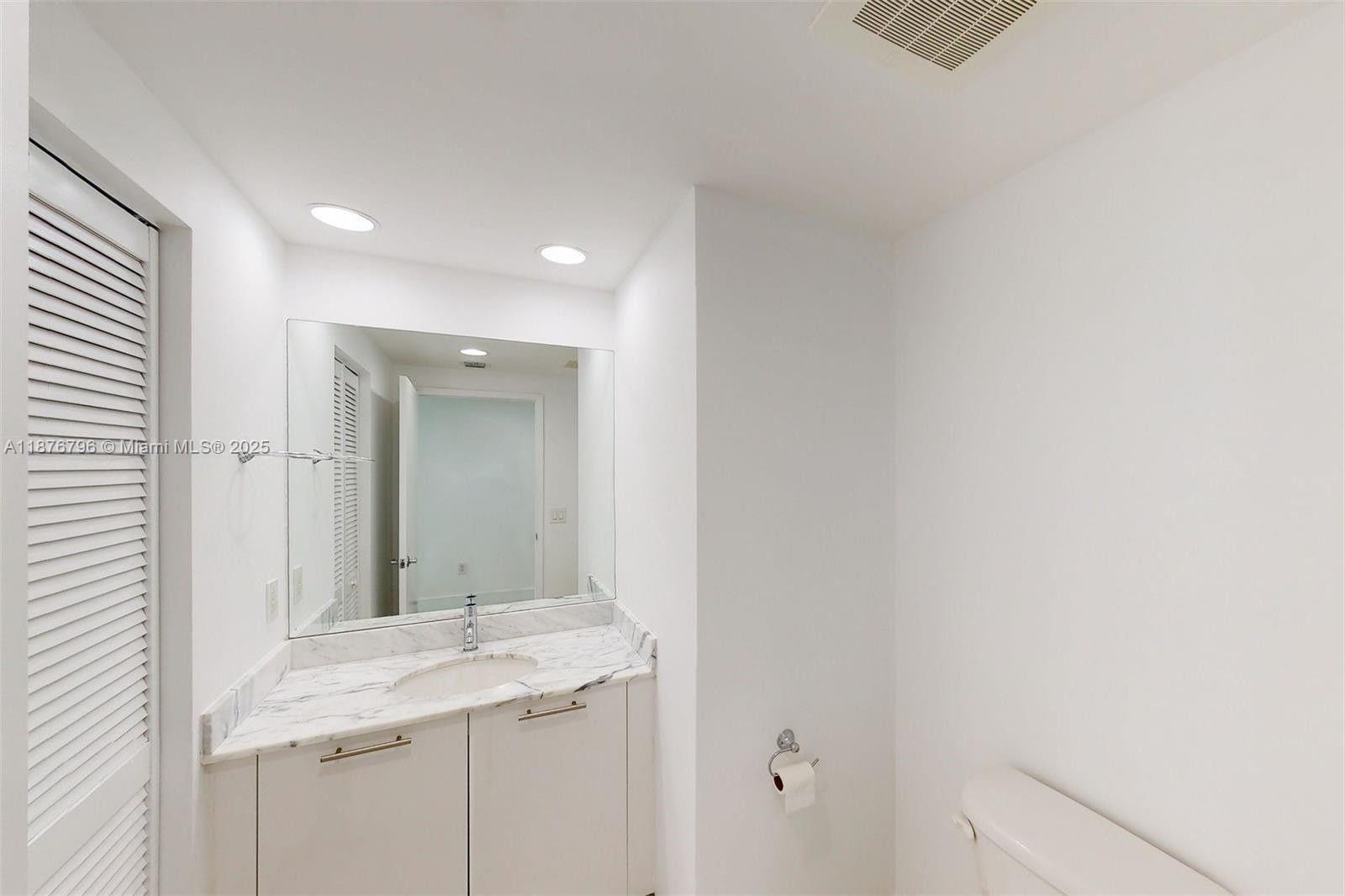 951 Brickell Ave # 810