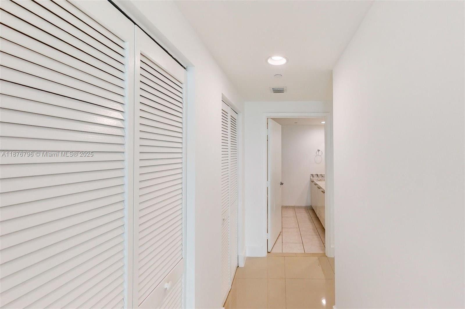 951 Brickell Ave # 810