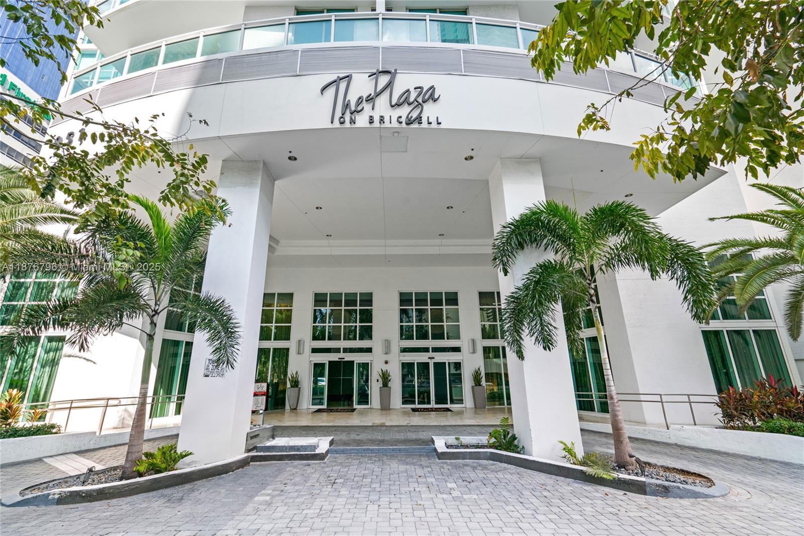 951 Brickell Ave # 810