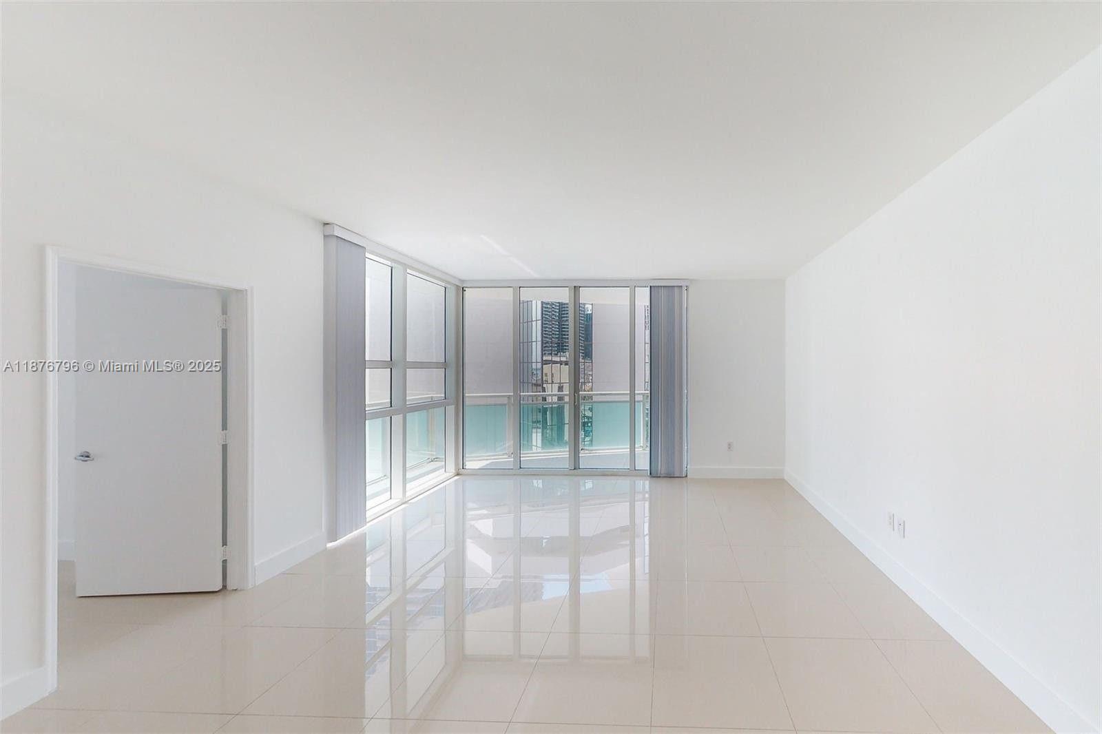 951 Brickell Ave # 810