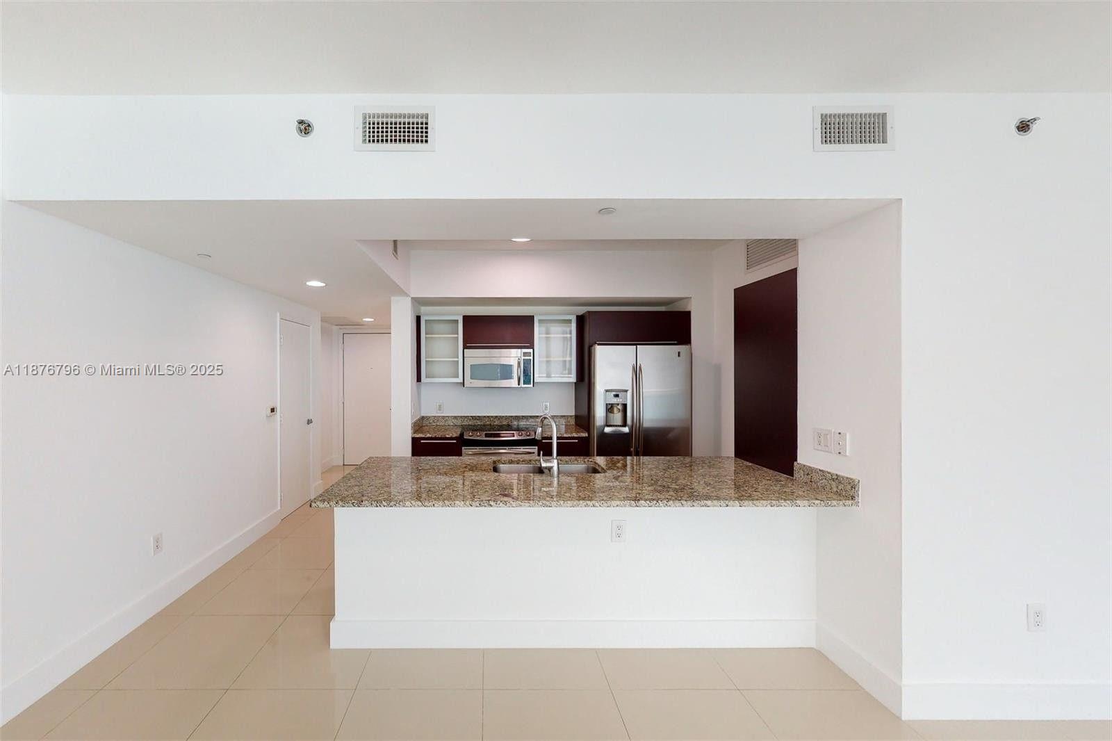 951 Brickell Ave # 810