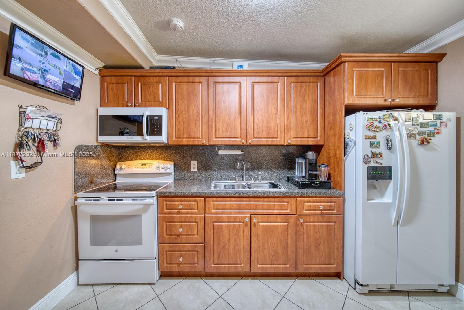 4150 E 9th Ct