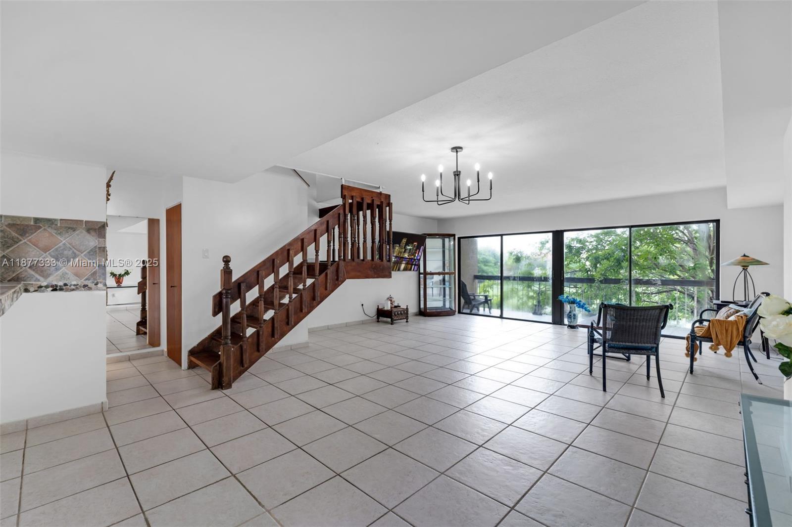 10003 NW 9th St Cir # 17 Unit: 8-17