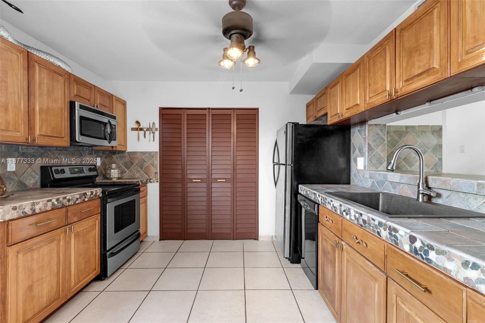 10003 NW 9th St Cir # 17 Unit: 8-17