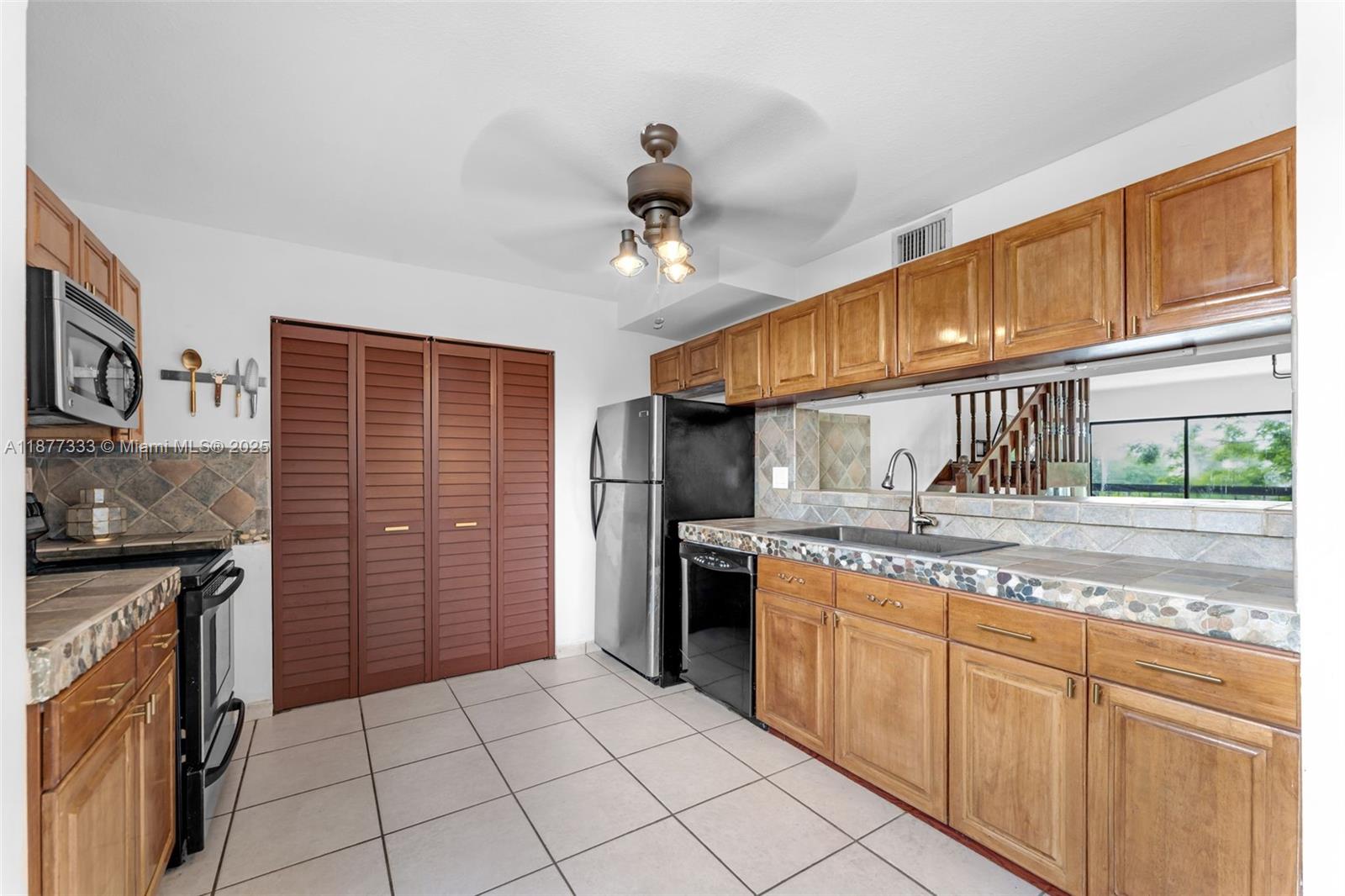 10003 NW 9th St Cir # 17 Unit: 8-17