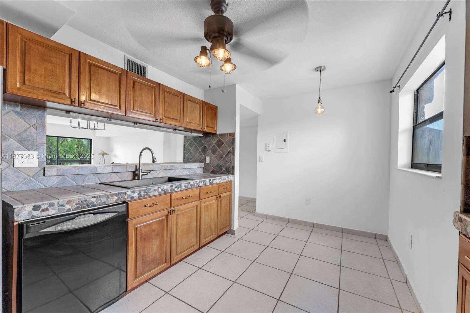10003 NW 9th St Cir # 17 Unit: 8-17