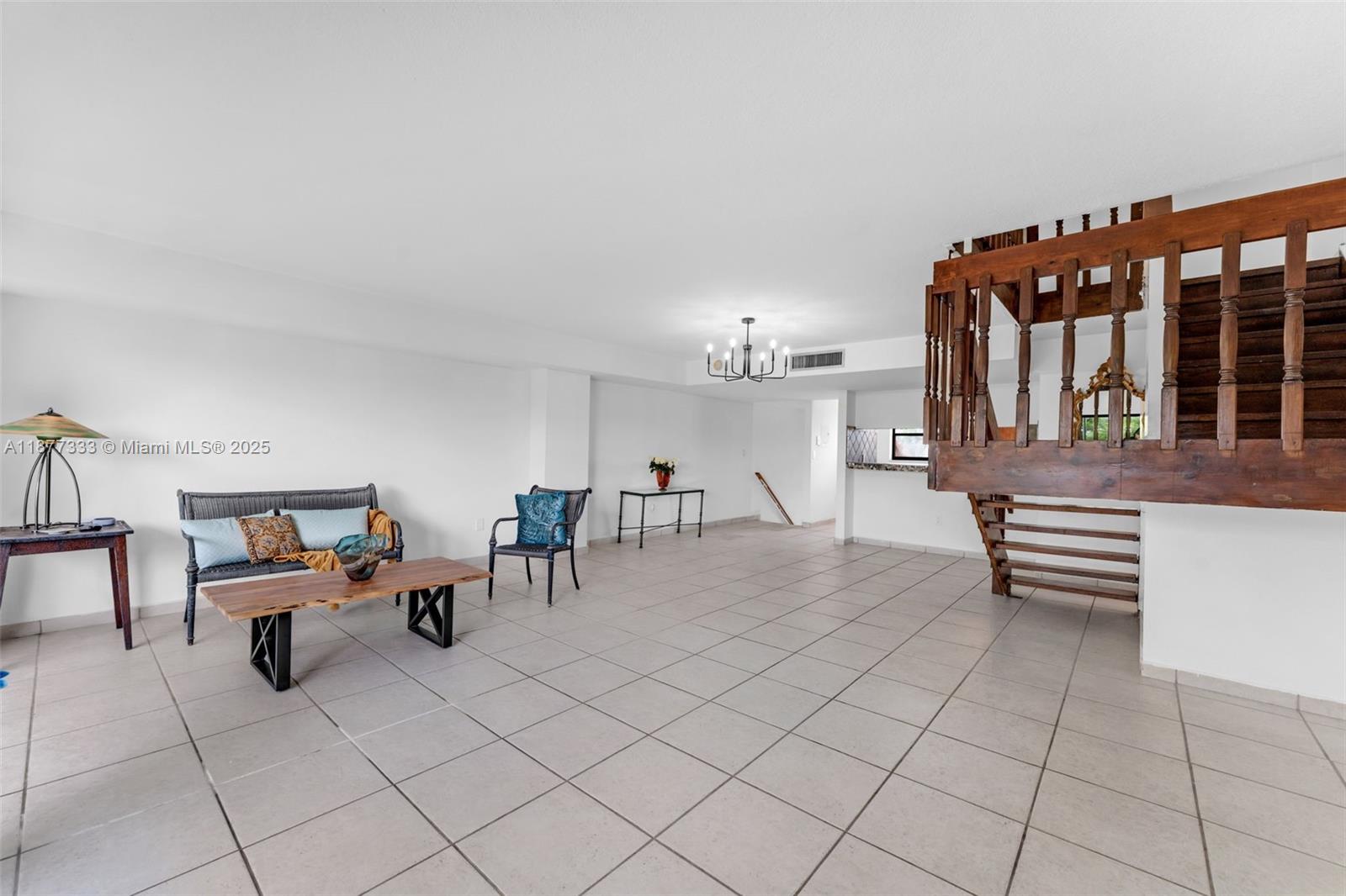 10003 NW 9th St Cir # 17 Unit: 8-17