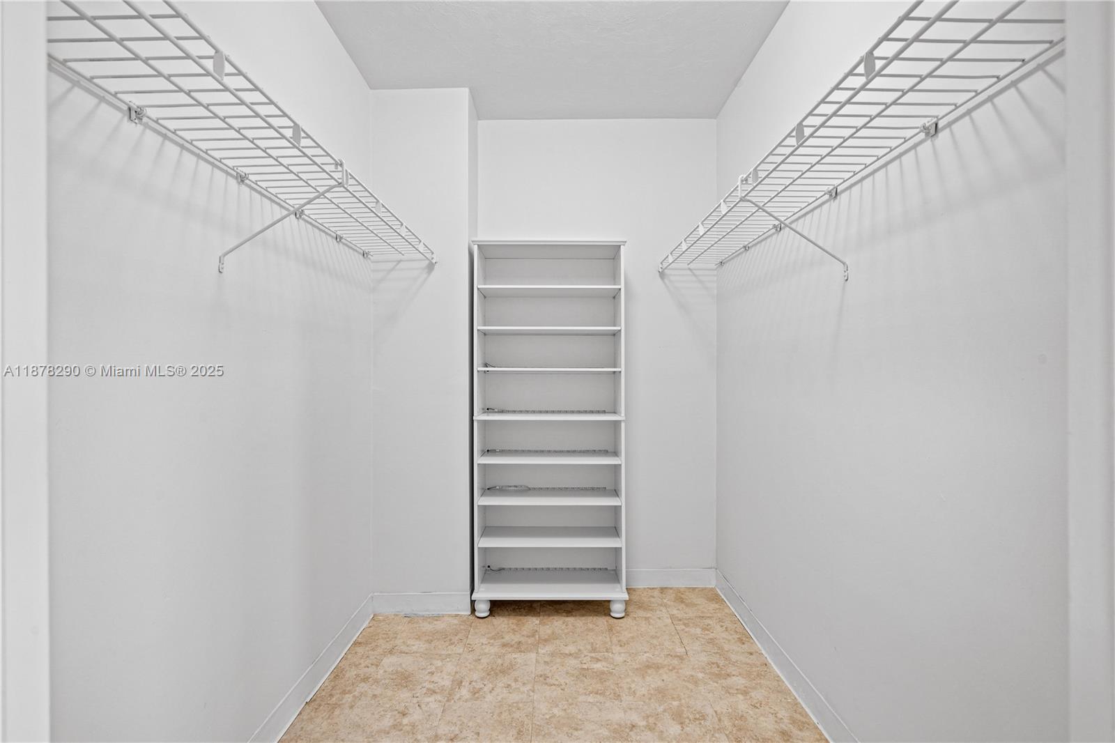2899 Collins Ave # 1021