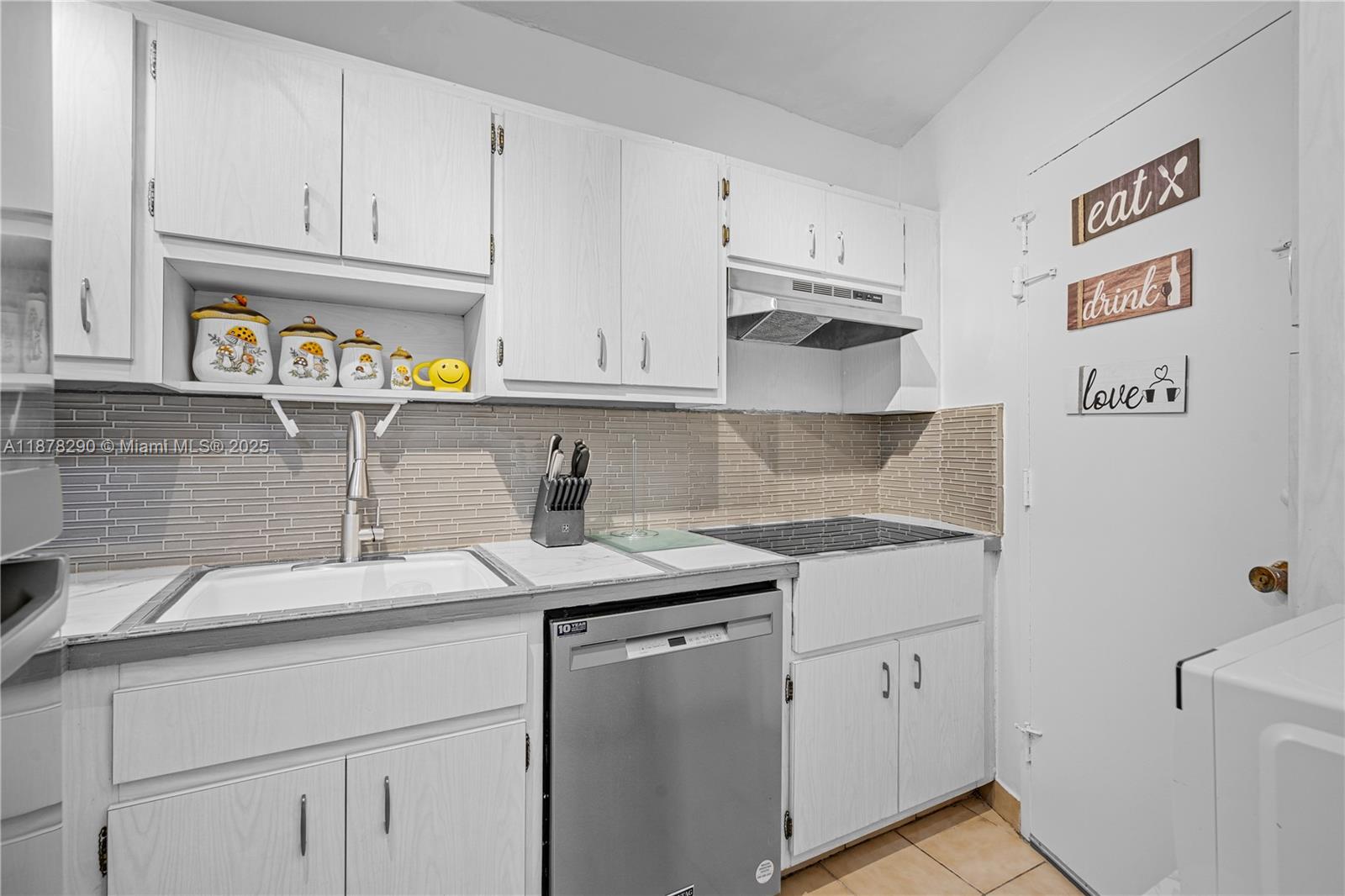 2899 Collins Ave # 1021
