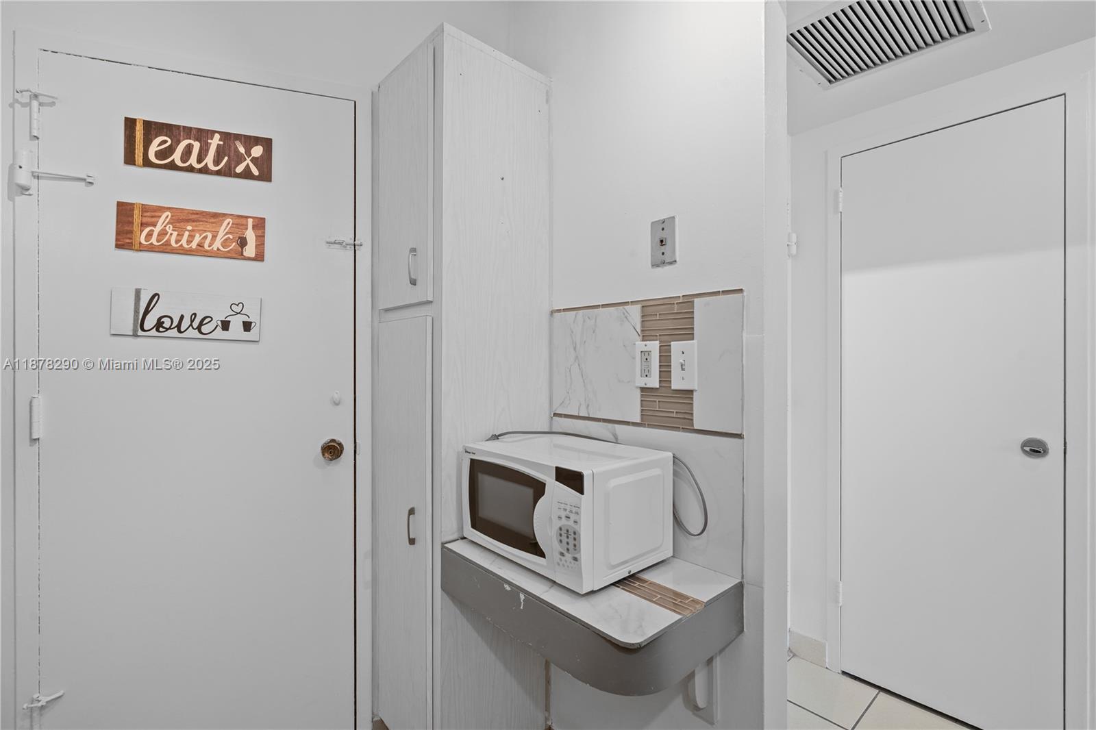 2899 Collins Ave # 1021