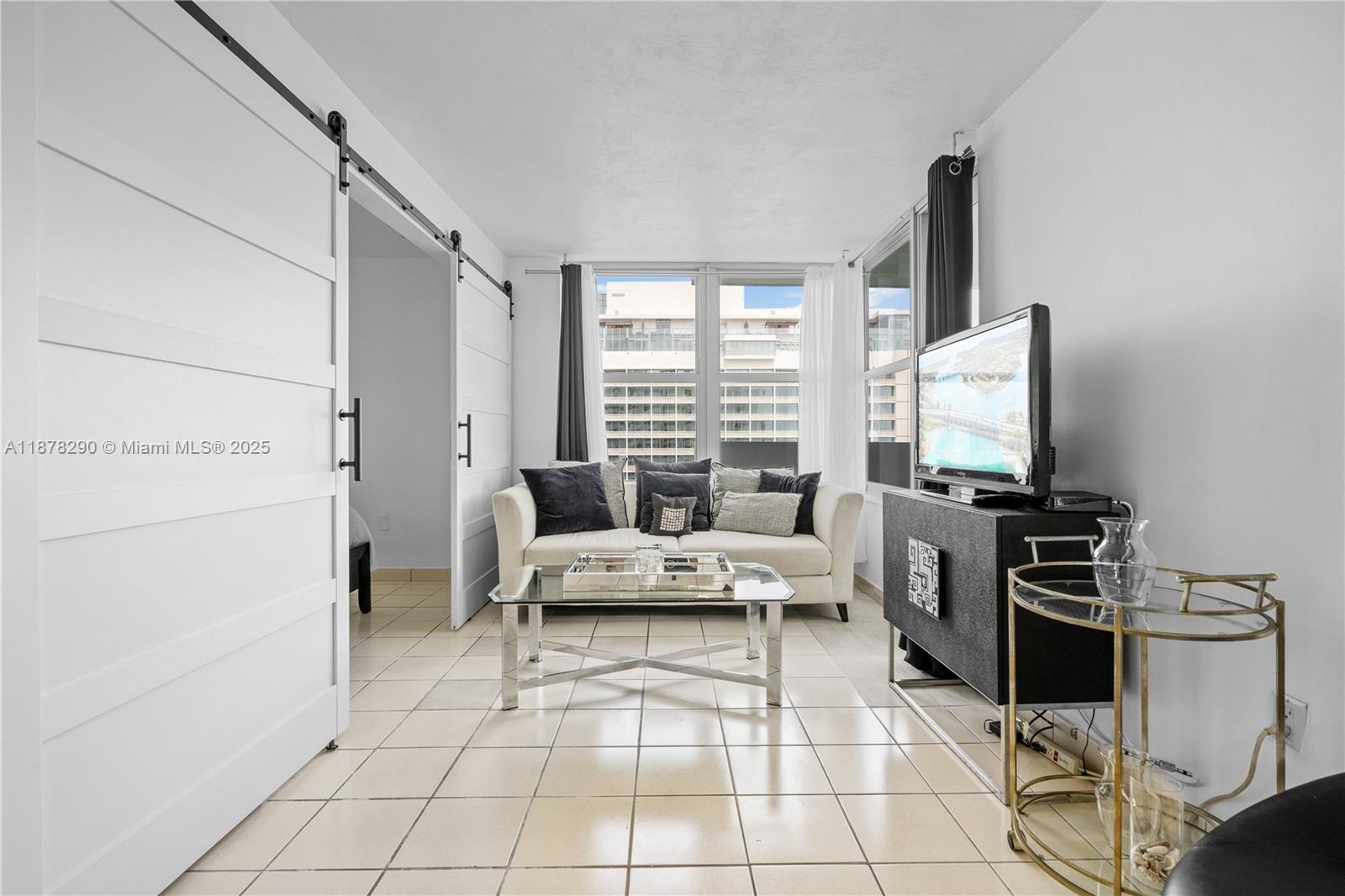 2899 Collins Ave # 1021