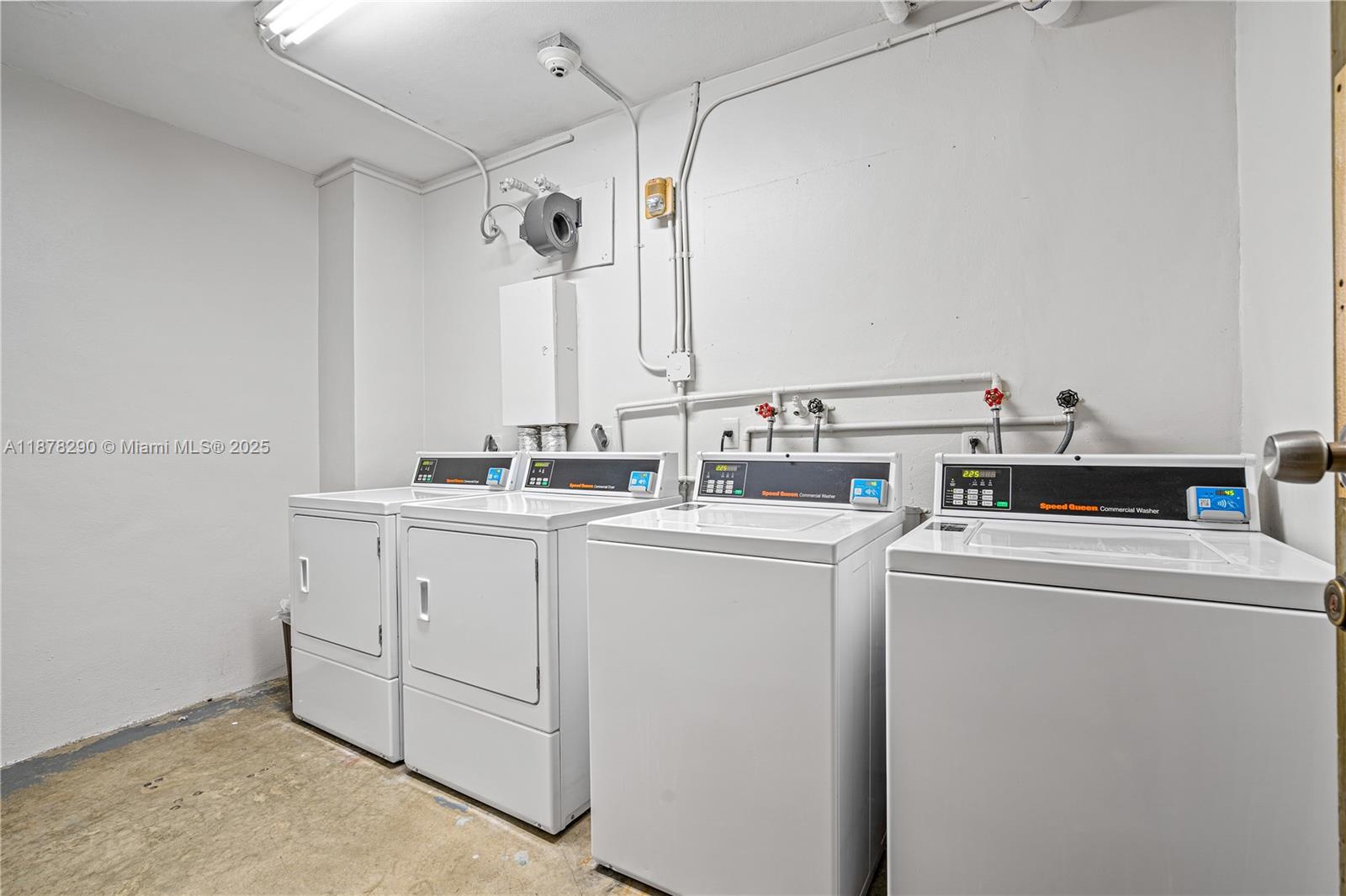 2899 Collins Ave # 1021