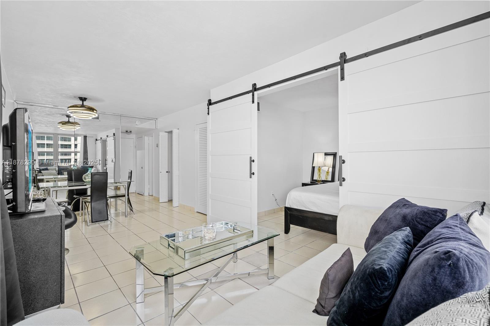 2899 Collins Ave # 1021