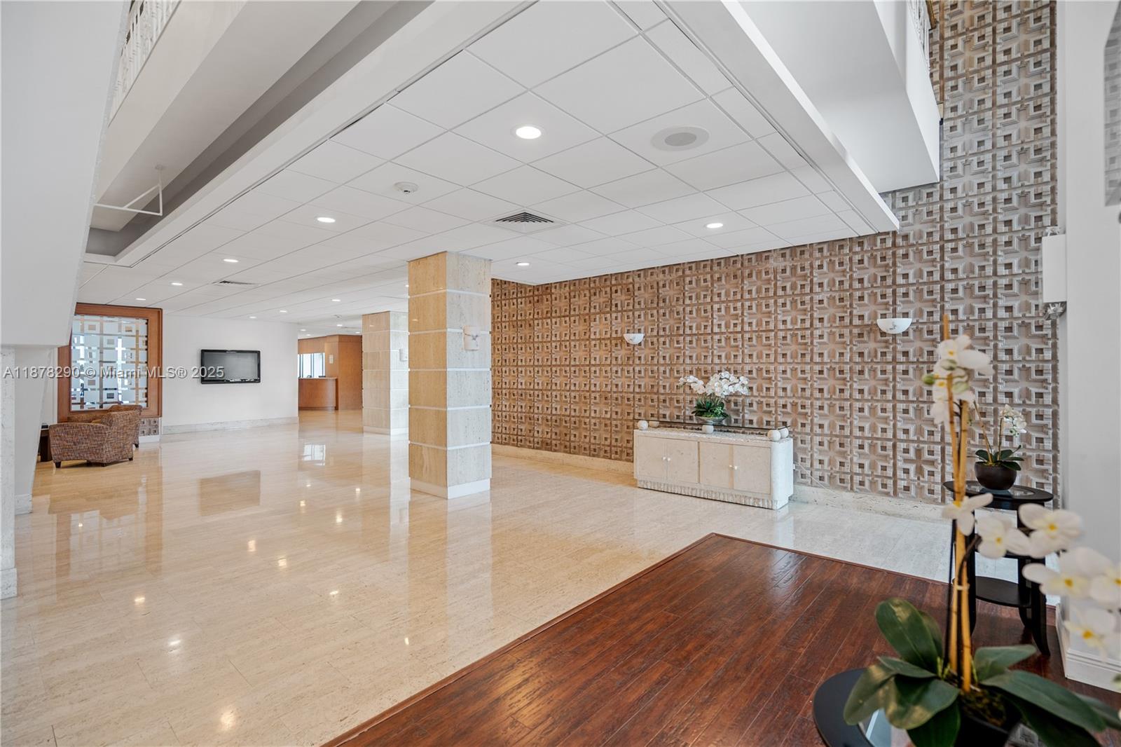 2899 Collins Ave # 1021