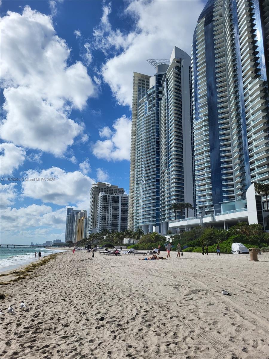 17275 Collins Ave # 804