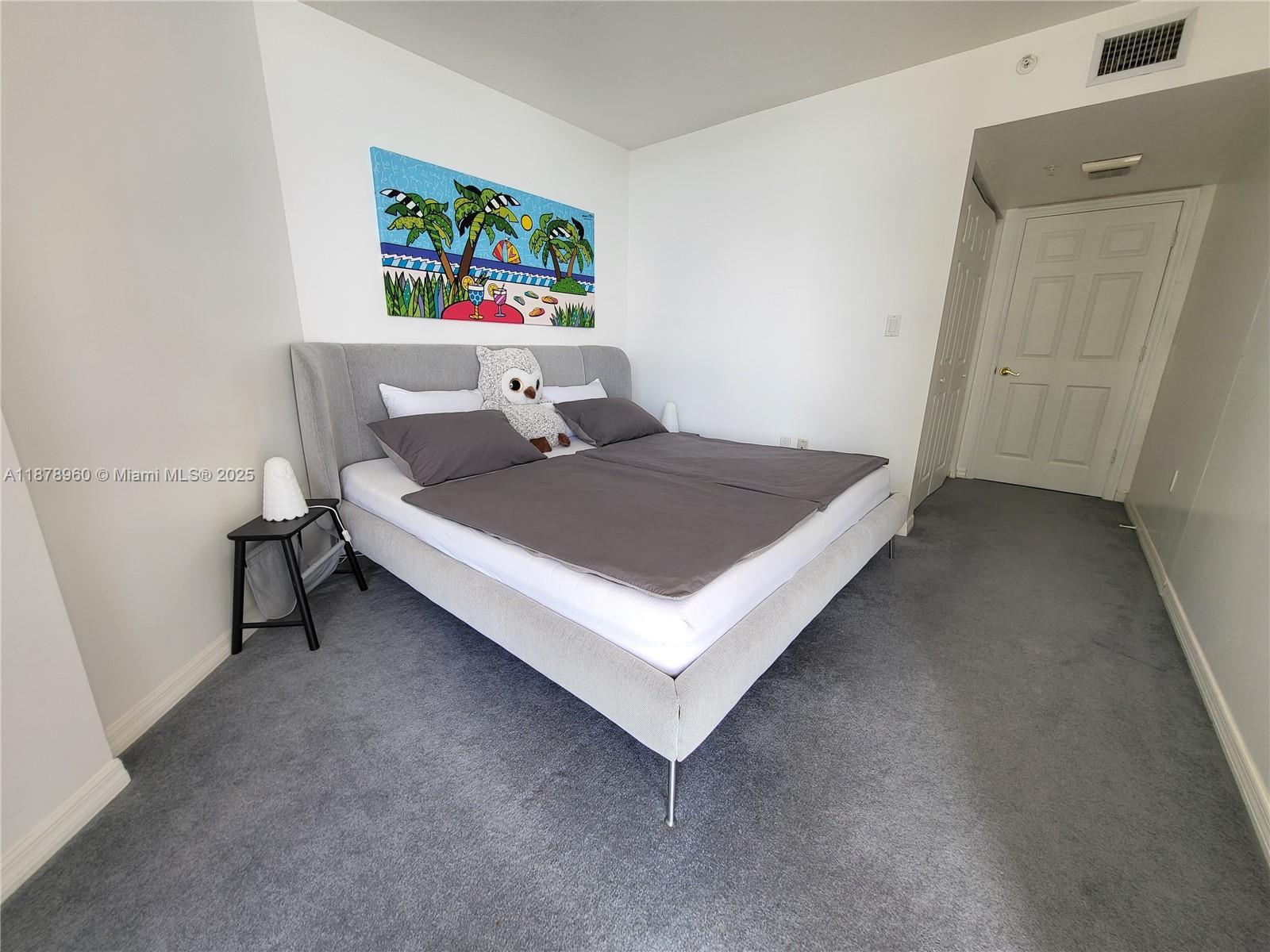 17275 Collins Ave # 804