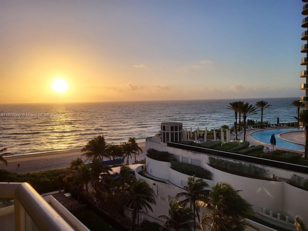 17275 Collins Ave # 804