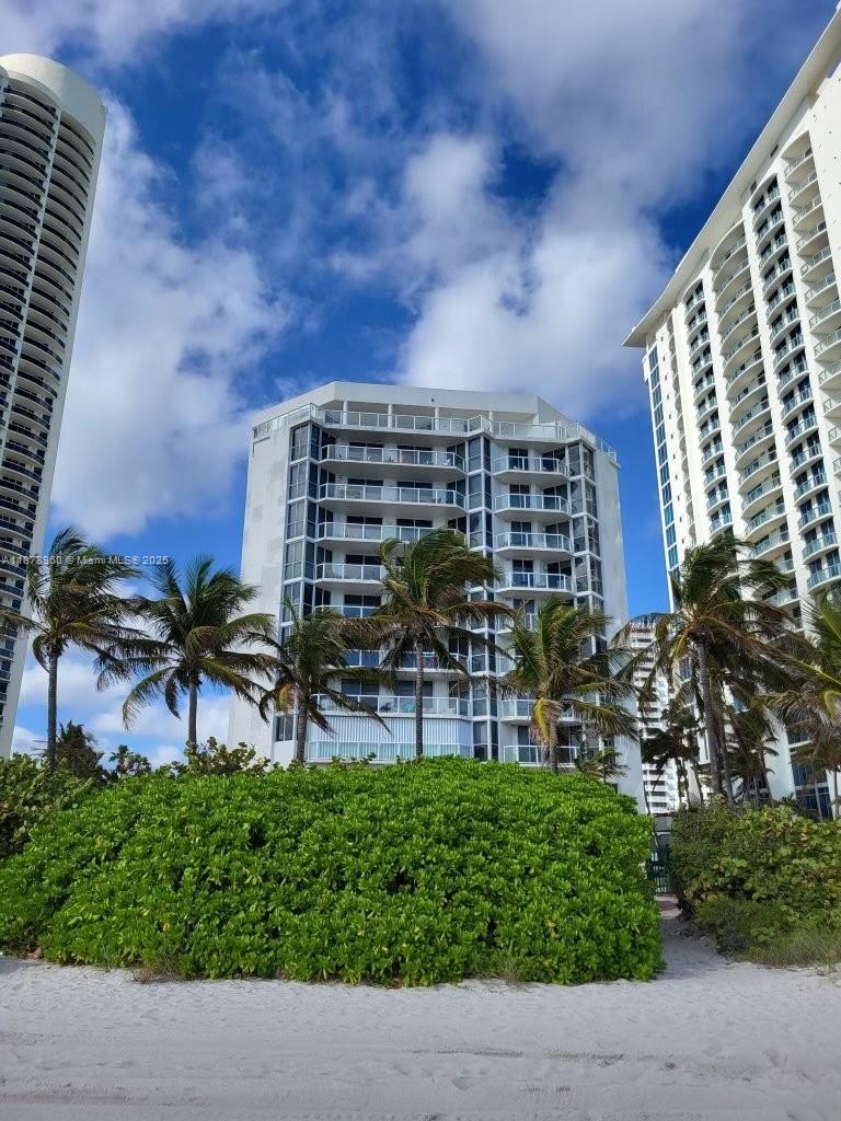 17275 Collins Ave # 804