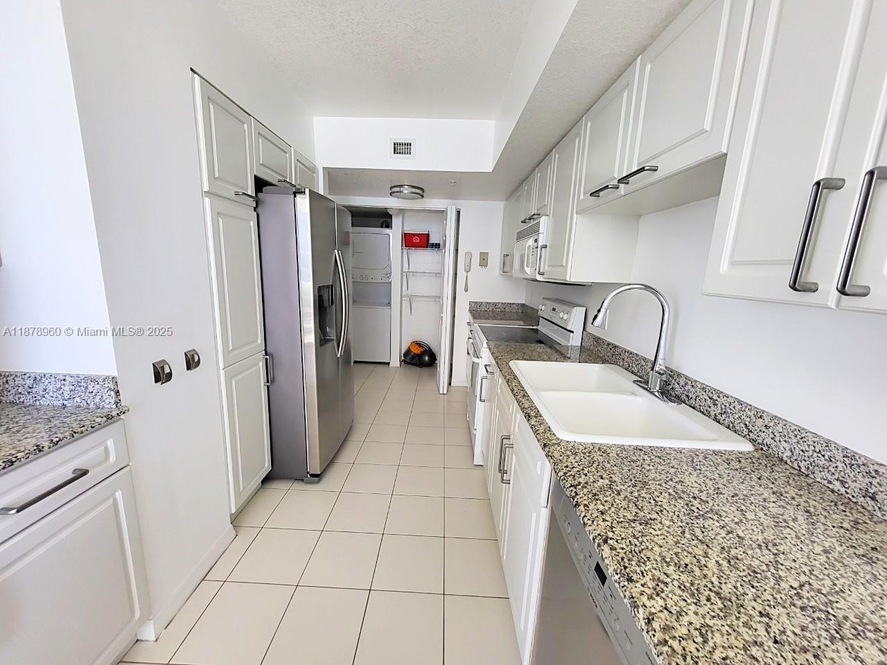 17275 Collins Ave # 804